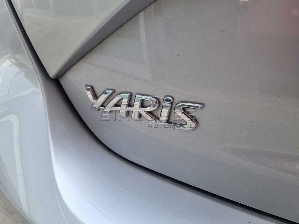 Toyota Yaris 1.5 Hybrid Active Argento Metallizzato